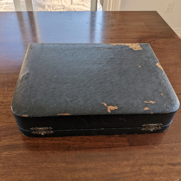 Victorian Vanity Set from the 1800s - Picture 7 of 7